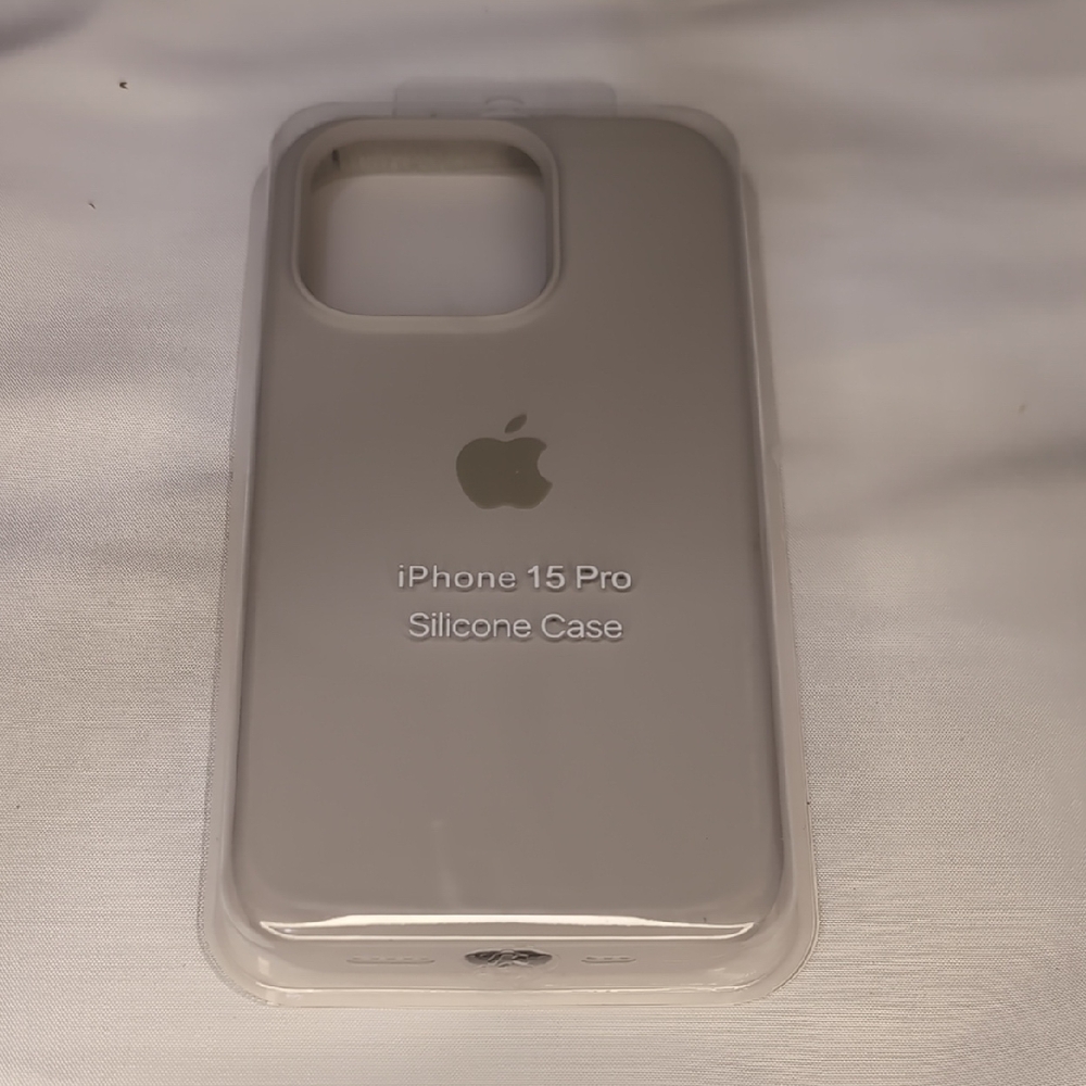 Apple iPhone 15 Pro Silicone Case - Silver